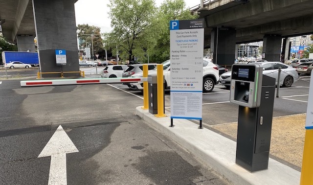 Dashou Boom Gate auf einem Straßenparkplatz in Australien installiert